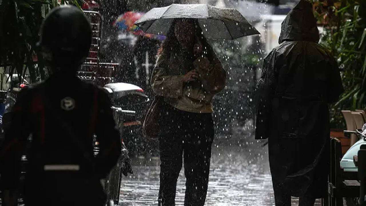 AKOM ve Valilik üstüne basa basa uyardı: Bu kez Balkanlardan geliyor! Sağanak ve doluya hazır olun 8